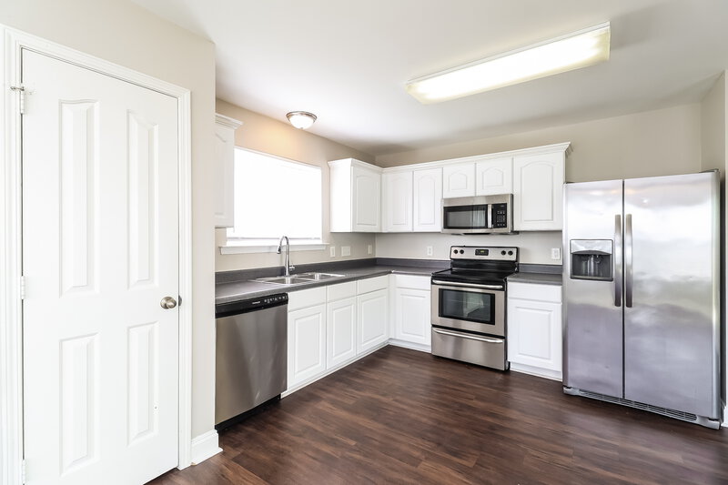 1,925/Mo, 4500 Red Hook Rd Monroe, NC 28110 Kitchen View 2