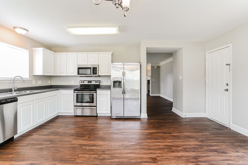 2,260/Mo, 4500 Red Hook Rd Monroe, NC 28110 Kitchen View 2