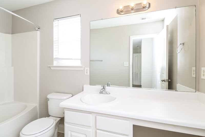 1,925/Mo, 4500 Red Hook Rd Monroe, NC 28110 Main Bathroom View