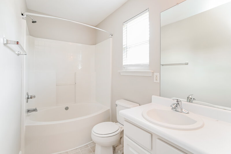 2,260/Mo, 4500 Red Hook Rd Monroe, NC 28110 Main Bathroom View
