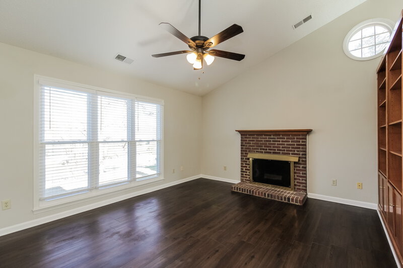 1,760/Mo, 2424 Torrington Ln Charlotte, NC 28262 Living Room View 2