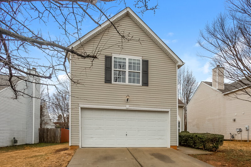 0/Mo, 7103 Fox Point Dr Charlotte, NC 28269 Front View