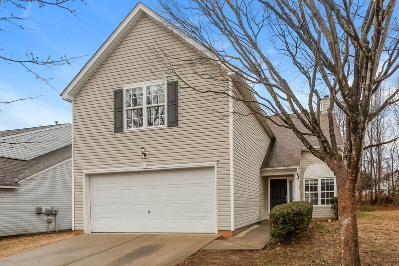 0/Mo, 7103 Fox Point Dr Charlotte, NC 28269 Front View 2