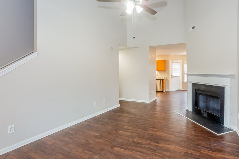 0/Mo, 7103 Fox Point Dr Charlotte, NC 28269 Living Room View