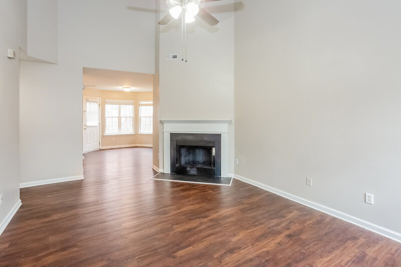 0/Mo, 7103 Fox Point Dr Charlotte, NC 28269 Living Room View 3