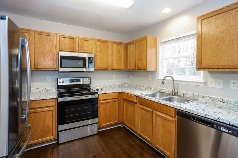 0/Mo, 7103 Fox Point Dr Charlotte, NC 28269 Kitchen View