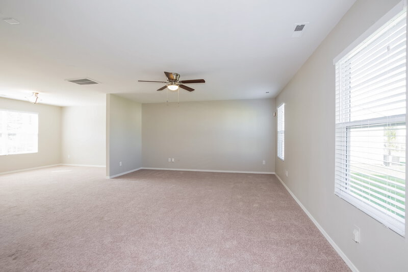 2,260/Mo, 8118 Rosberg Ln Charlotte, NC 28216 Living Room View 2
