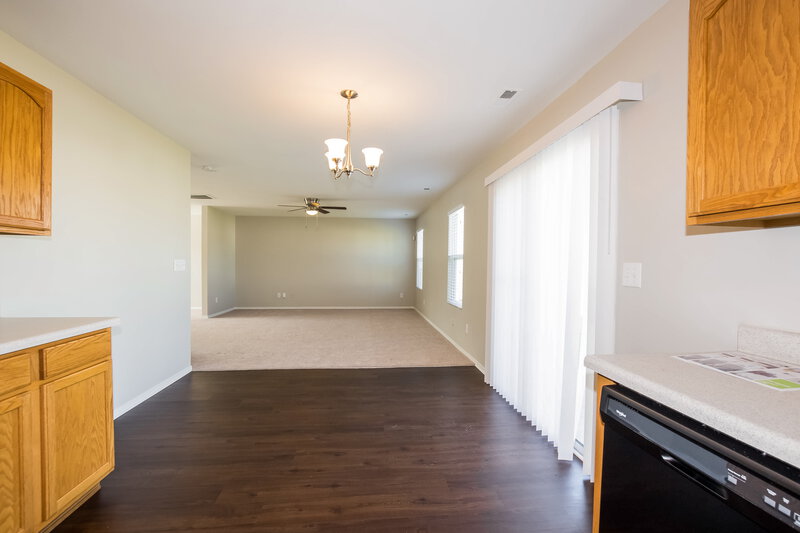 2,260/Mo, 8118 Rosberg Ln Charlotte, NC 28216 Kitchen View