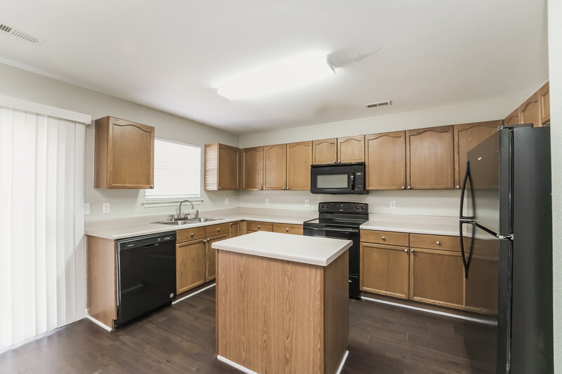 2,010/Mo, 1761 Harland St Charlotte, NC 28216 Kitchen View