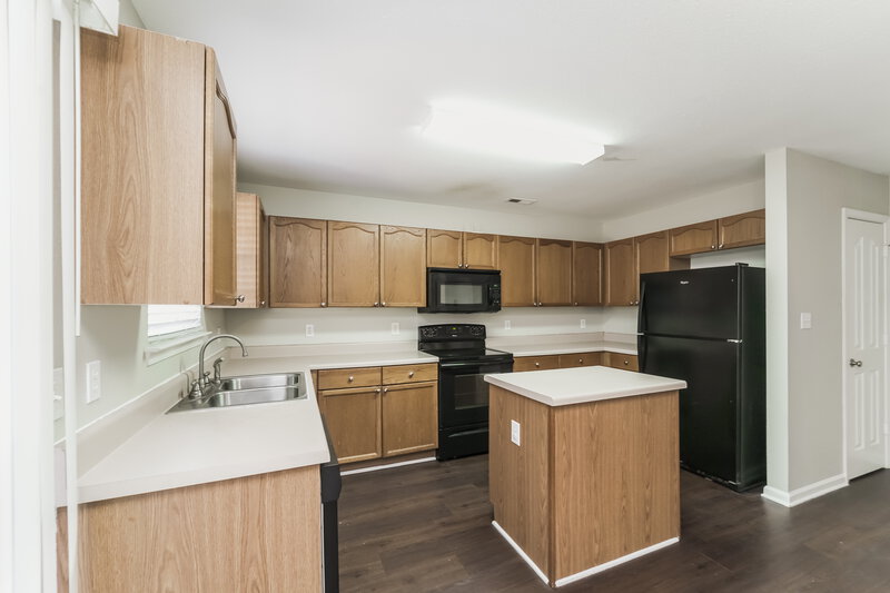 2,010/Mo, 1761 Harland St Charlotte, NC 28216 Kitchen View 2