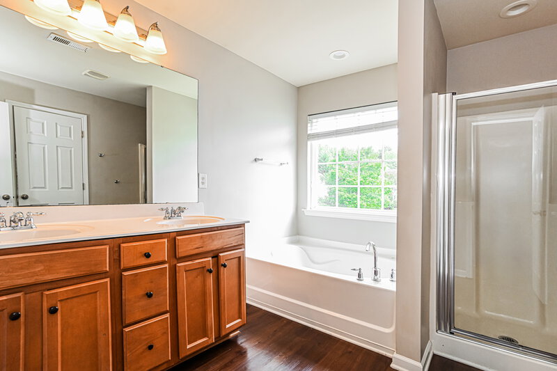 2,340/Mo, 12201 Palomar Dr Huntersville, NC 28078 Main Bathroom View