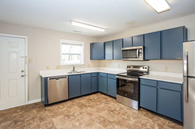 1,810/Mo, 8804 Old Potters Rd Charlotte, NC 28269 Kitchen View