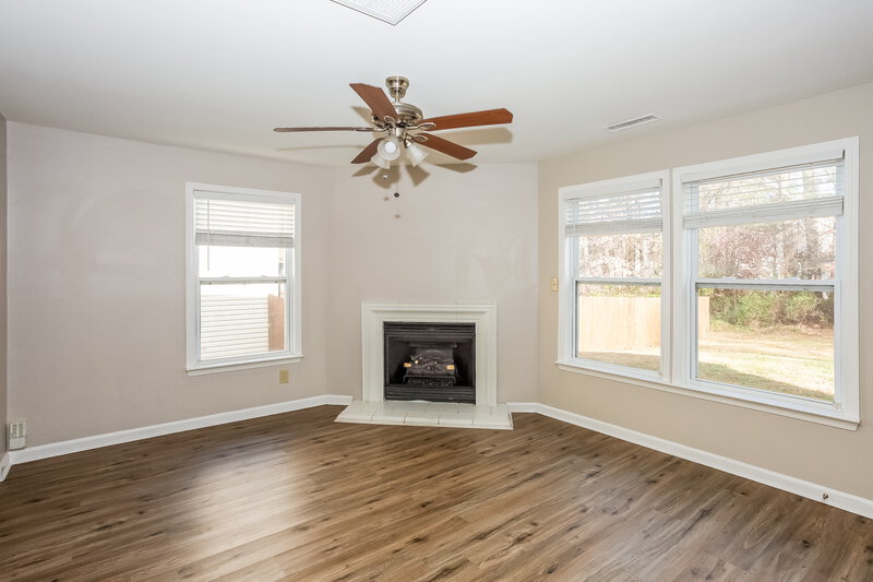 1,810/Mo, 8804 Old Potters Rd Charlotte, NC 28269 Family Room View