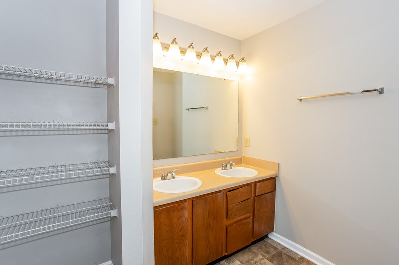 1,810/Mo, 8804 Old Potters Rd Charlotte, NC 28269 Main Bathroom View