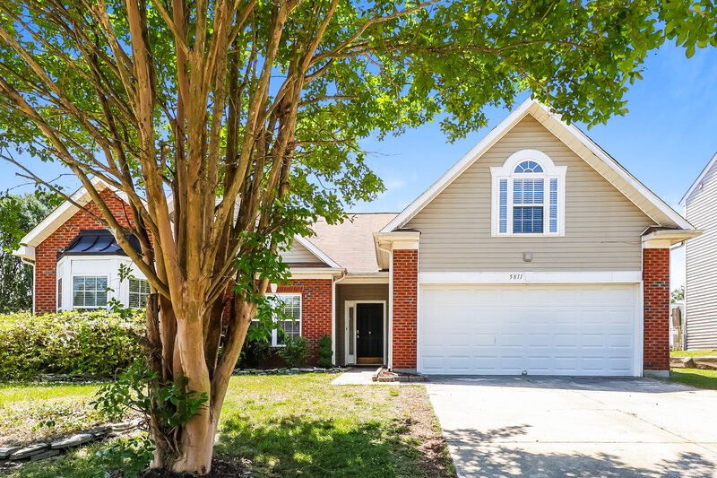 2,140/Mo, 5811 Briggs Dr Charlotte, NC 28269 External View