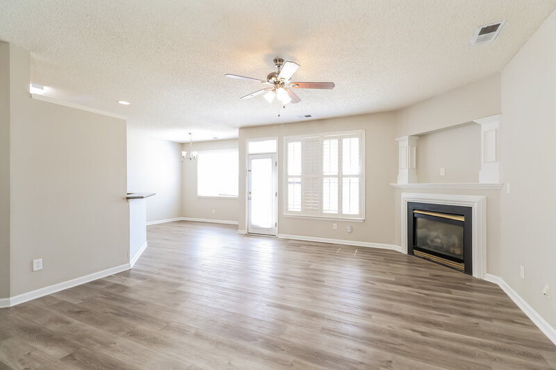 2,140/Mo, 5811 Briggs Dr Charlotte, NC 28269 Living Room View