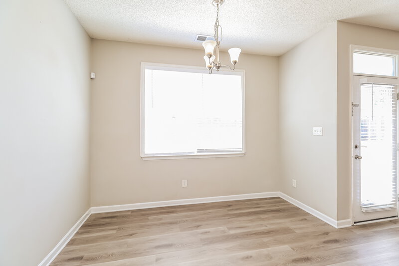 2,140/Mo, 5811 Briggs Dr Charlotte, NC 28269 Dining Room View