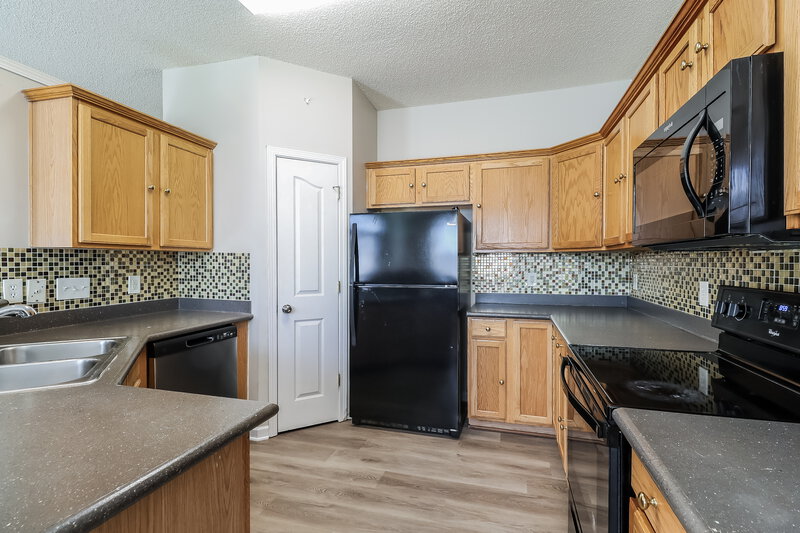 2,140/Mo, 5811 Briggs Dr Charlotte, NC 28269 Kitchen View 2