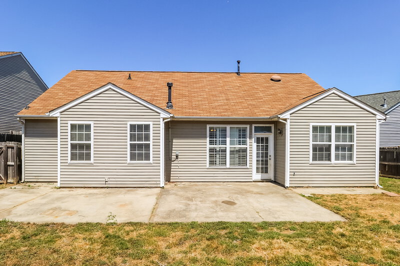 2,140/Mo, 5811 Briggs Dr Charlotte, NC 28269 Rear View