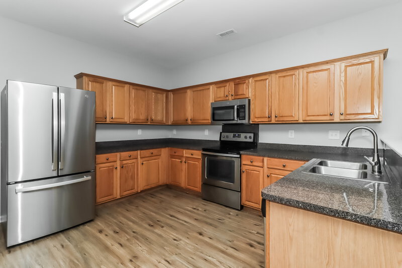 2,130/Mo, 1427 Ladora Dr Charlotte, NC 28262 Kitchen View