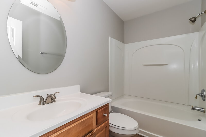 2,130/Mo, 1427 Ladora Dr Charlotte, NC 28262 Bathroom View