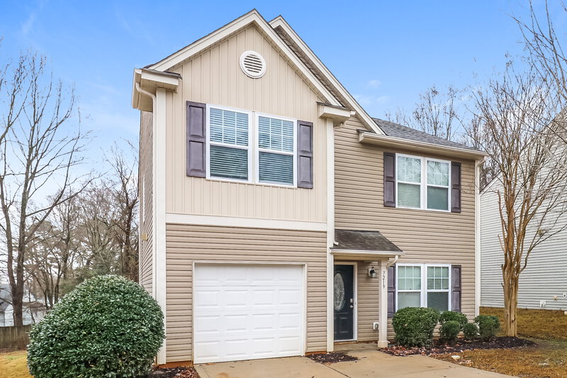 1,880/Mo, 7219 Waldon Park Ln Charlotte, NC 28214 Front View