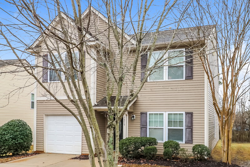 1,880/Mo, 7219 Waldon Park Ln Charlotte, NC 28214 Front View 2