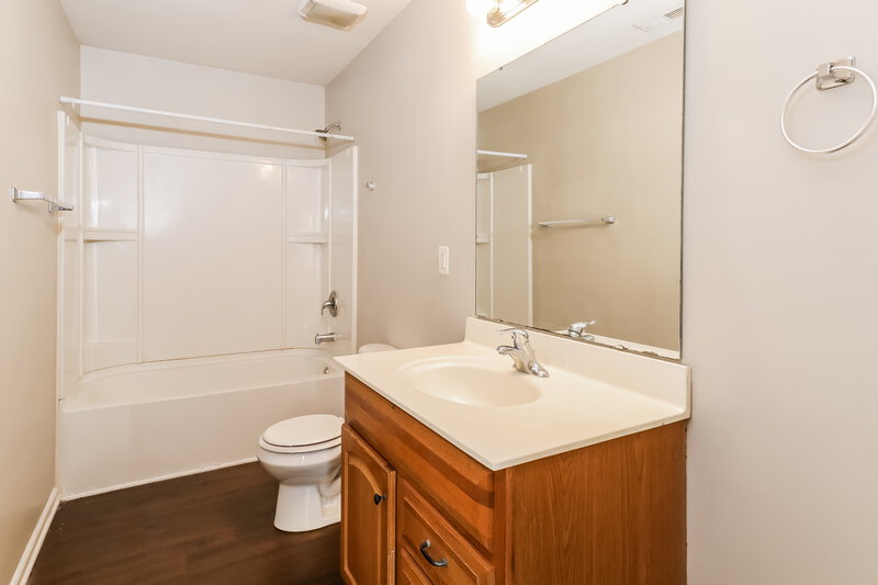1,880/Mo, 7219 Waldon Park Ln Charlotte, NC 28214 Bathroom View
