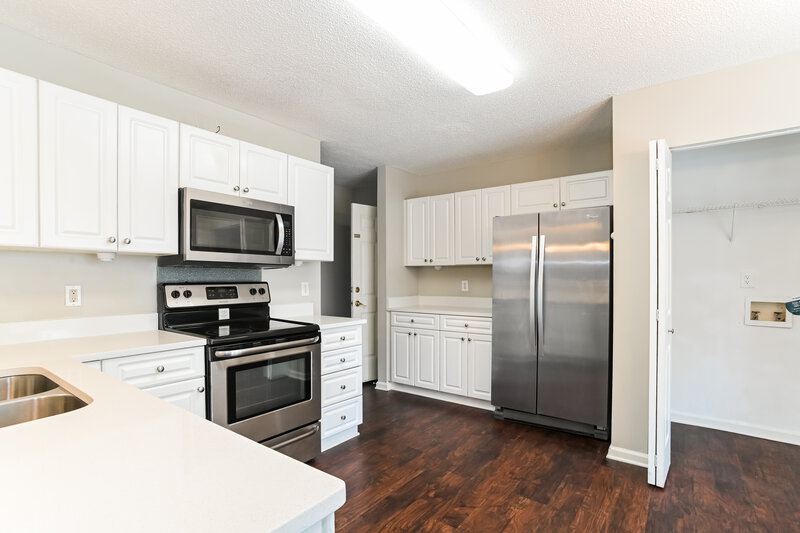 2,275/Mo, 14306 Southbridge Forest Dr Charlotte, NC 28273 Kitchen View