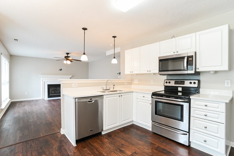 2,275/Mo, 14306 Southbridge Forest Dr Charlotte, NC 28273 Kitchen View 2