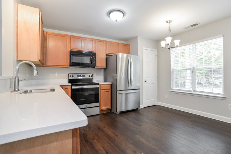 2,450/Mo, 1003 Korp Rd Charlotte, NC 28216 Kitchen View
