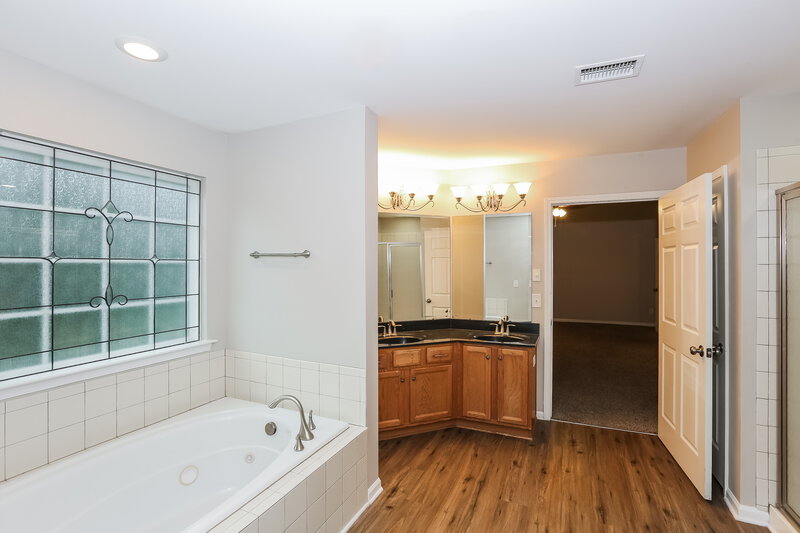 2,230/Mo, 5015 Abode Lilly Ln Charlotte, NC 28227 Main Bathroom View