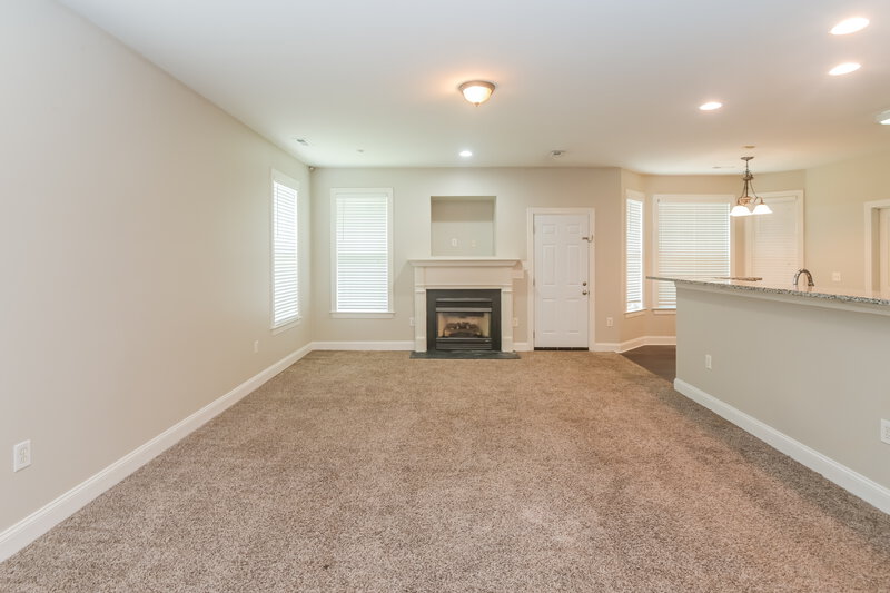 2,540/Mo, 19002 Coachmans Trce Cornelius, NC 28031 Living Room View 2
