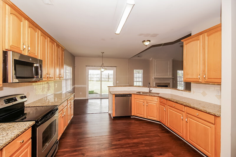 2,415/Mo, 6926 Sweetfield Dr Huntersville, NC 28078 Kitchen View 2