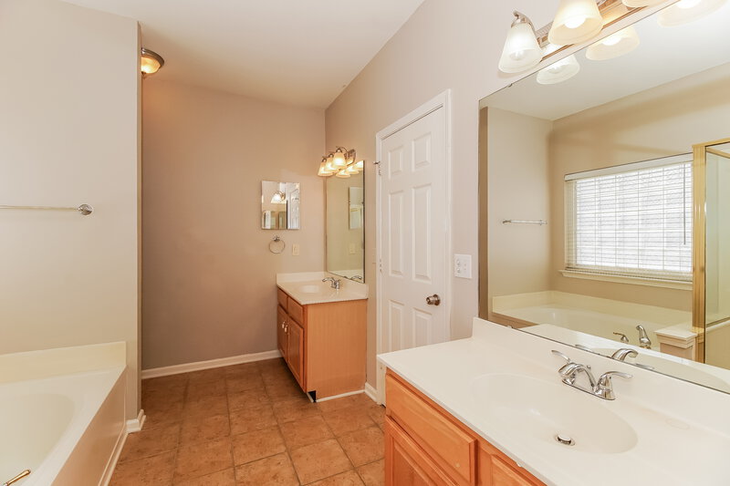 2,415/Mo, 6926 Sweetfield Dr Huntersville, NC 28078 Main Bathroom View