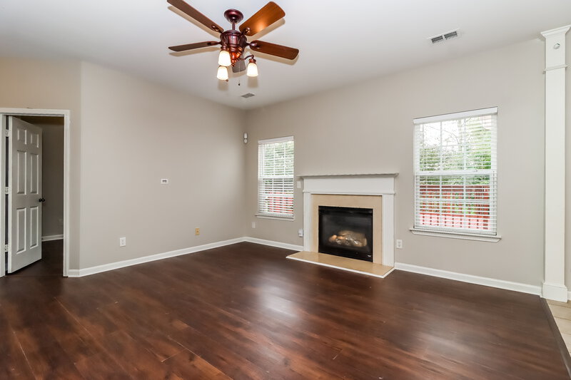 2,650/Mo, 3815 Green Pasture Road Charlotte, NC 28269 Living Room View