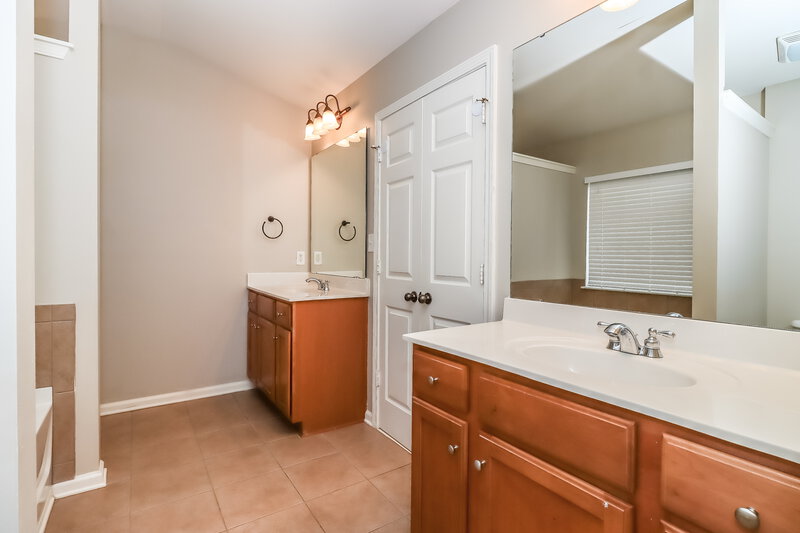 2,650/Mo, 3815 Green Pasture Road Charlotte, NC 28269 Main Bathroom View