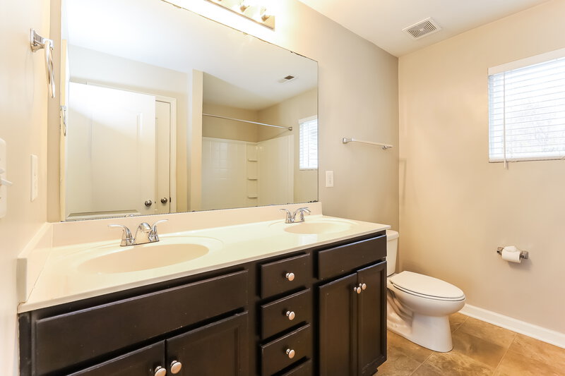 1,795/Mo, 12327 Bending Branch Rd Charlotte, NC 28227 Main Bathroom View