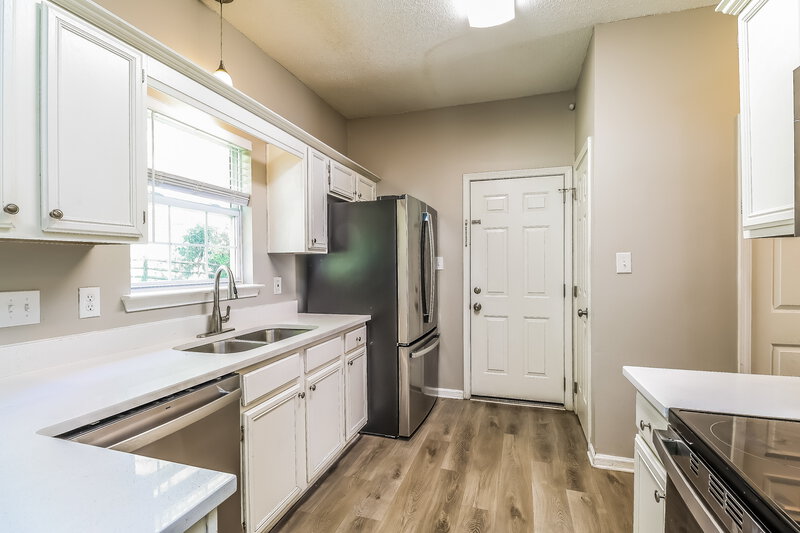 2,275/Mo, 1712 Silverberry Ct Charlotte, NC 28214 Kitchen View