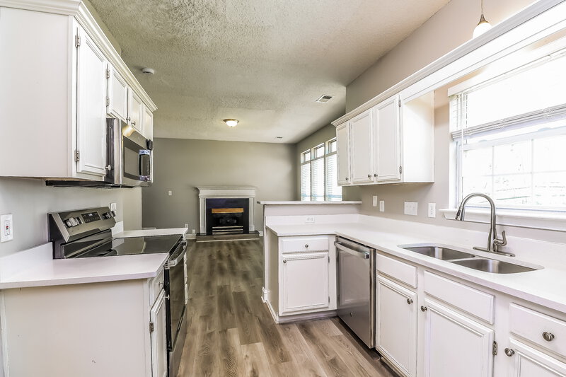 2,275/Mo, 1712 Silverberry Ct Charlotte, NC 28214 Kitchen View 2