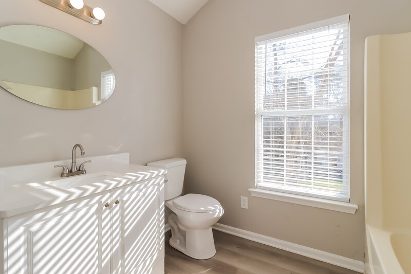 2,265/Mo, 1712 Silverberry Ct Charlotte, NC 28214 Bathroom View