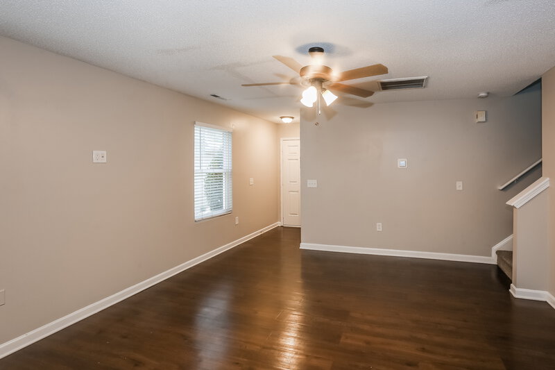 1,880/Mo, 13618 Riding Hill Ave Charlotte, NC 28213 Living Room View