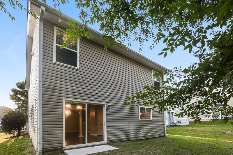 1,880/Mo, 13618 Riding Hill Ave Charlotte, NC 28213 Rear View