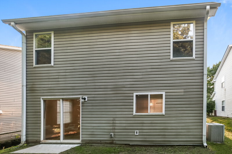 1,880/Mo, 13618 Riding Hill Ave Charlotte, NC 28213 Rear View 2