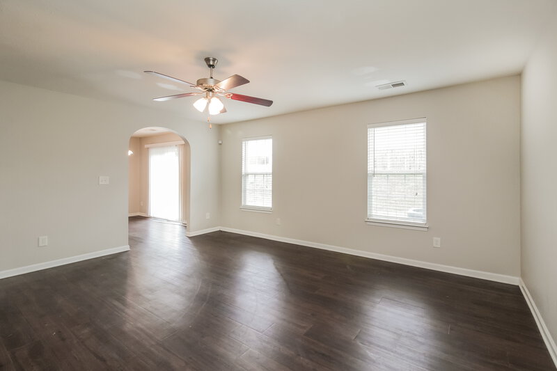 1,700/Mo, 3802 Voeltz Dr Charlotte, NC 28269 Living Room View 2