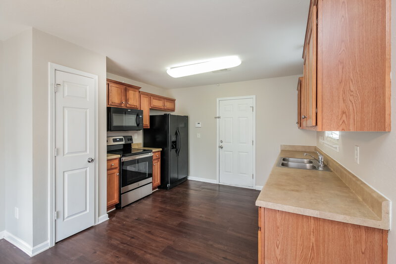 1,700/Mo, 3802 Voeltz Dr Charlotte, NC 28269 Kitchen View 2