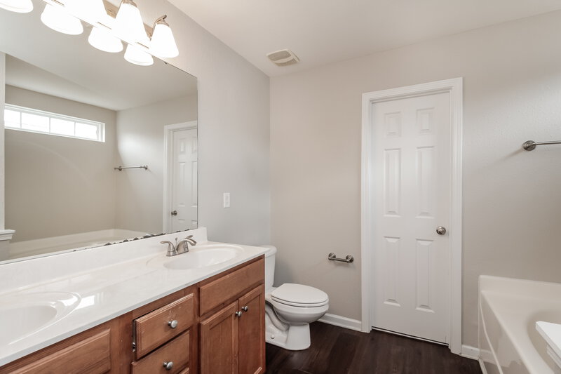 1,700/Mo, 3802 Voeltz Dr Charlotte, NC 28269 Main Bathroom View