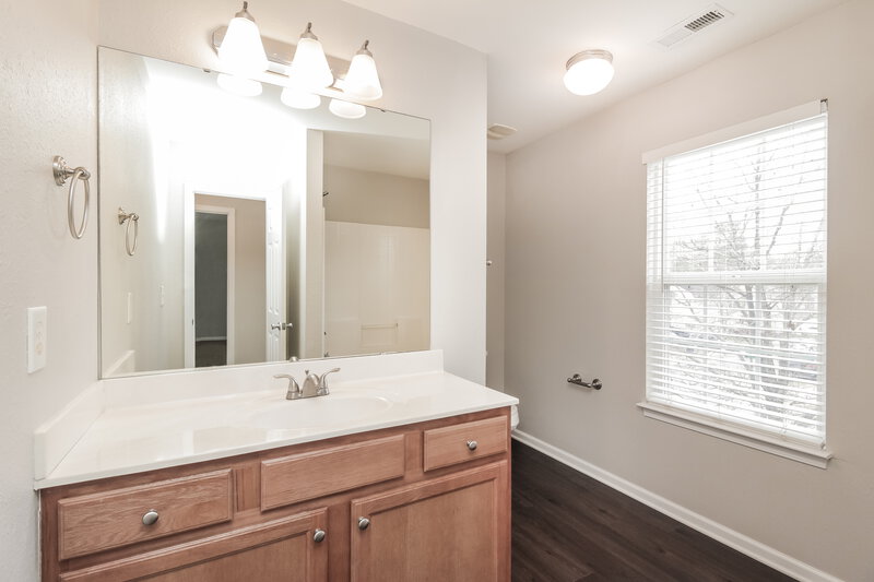 1,700/Mo, 3802 Voeltz Dr Charlotte, NC 28269 Bathroom View