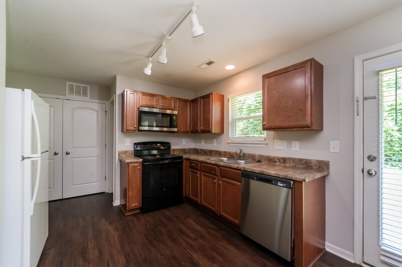 1,795/Mo, 463 Presidents Ct Charlotte, NC 28217 Kitchen View 2