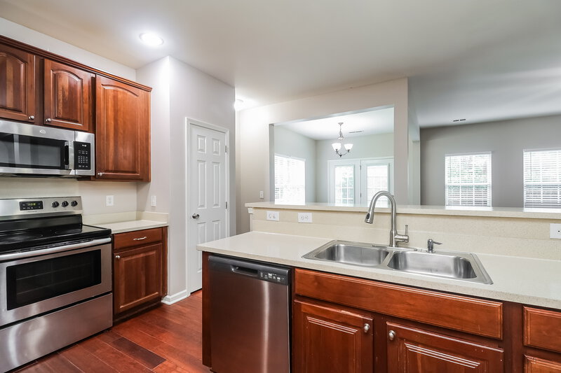 3,330/Mo, 3809 Caldwell Ridge Pkwy Charlotte, NC 28213 Kitchen View 2